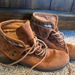 Women’s Brown Suede Boots